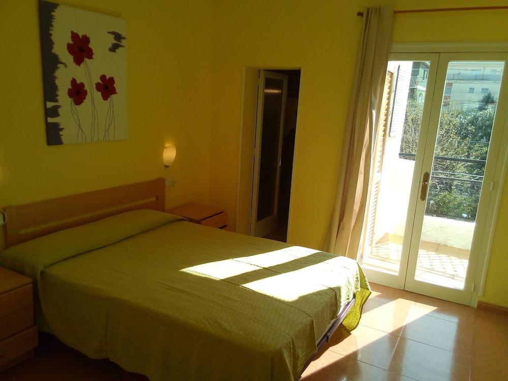 Hostal Lleida Calafell Dış mekan fotoğraf
