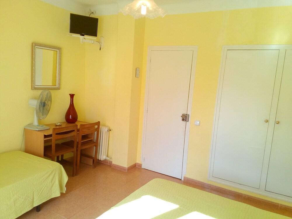 Hostal Lleida Calafell Dış mekan fotoğraf